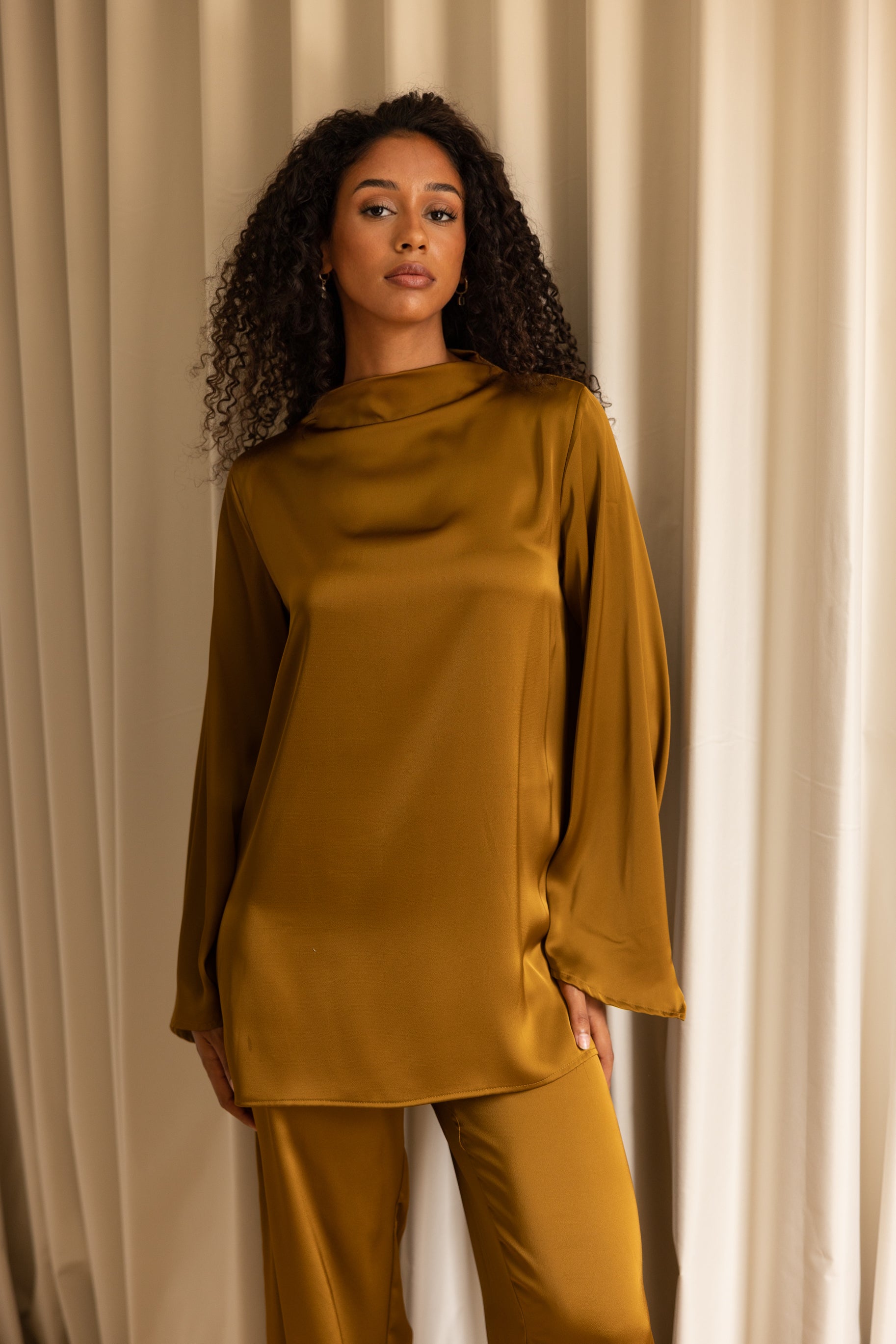 SADDLE SATIN TOP BRASS